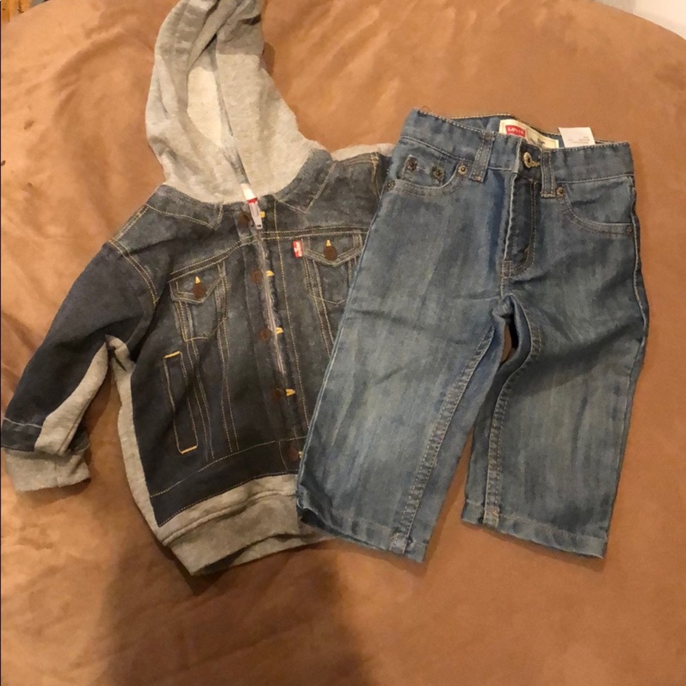 Kids Levi’s jeans and sweatshirt